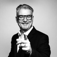 Stefan Bucher für 15 Jahre Gold